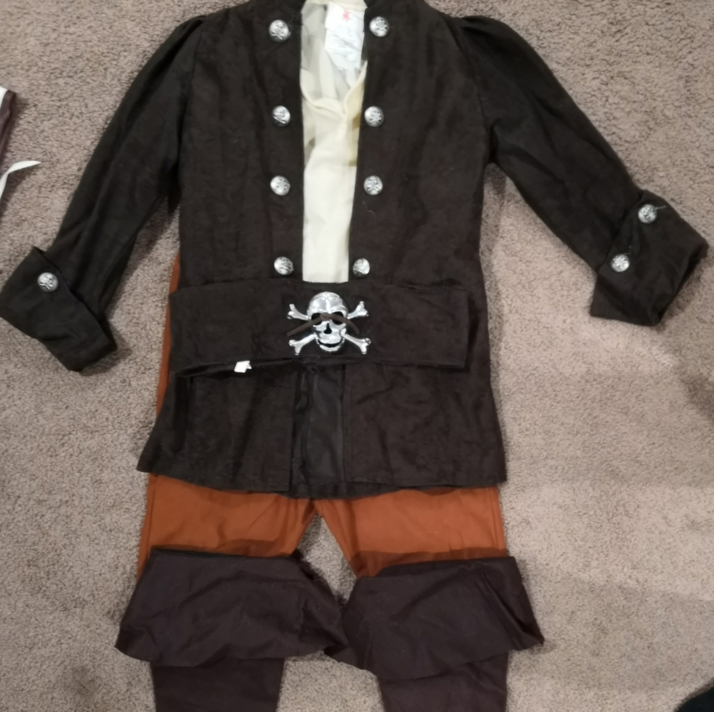 Kids pirate Halloween costume